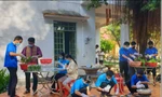 Bạn trẻ trổ tài khéo tay làm món ăn gửi tặng chốt chống dịch và khu cách ly