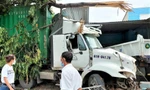 Xe container tông đổ trụ đèn, cây xanh rồi lao vào nhà dân