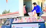Tuổi trẻ Bình Dương đi từng ngõ, gõ từng phòng trọ tặng quà thanh niên công nhân xa quê