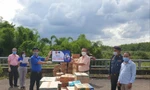 Trao nhu yếu phẩm phòng dịch hơn 100 triệu đồng cho một huyện ở Campuchia 