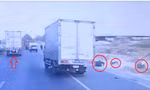 CLIP: Xe container ép ô tô tải gây ra vụ tai nạn rồi bỏ chạy