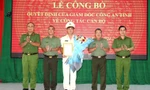 Trao quyết định của Giám đốc Công an tỉnh Bình Phước về công tác cán bộ