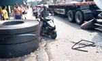 Kinh hoàng cuộn thép nặng hàng chục tấn tuột xích lao xuống đường
