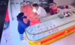 [CLIP]: Hai vụ cướp giật vàng nhanh như chớp ở Bình Dương