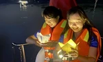 Bình Dương: Đông nghịt người ở bến Bạch Đằng ngắm hoa đăng trên sông Sài Gòn
