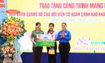 Trao giải thưởng Kim Đồng, tặng nhà khăn quàng đỏ cho thiếu nhi Bình Dương