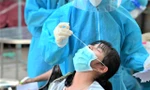 Công nhân 'choáng' vì trừ lương 4,5 triệu phí xét nghiệm COVID-19, ngành chức năng nói gì?