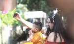 Hơn 450.000 công nhân không về quê, đường hoa Bình Dương đông nghịt chiều mùng Một Tết