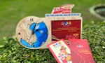 Phong bao lì xì, đồng hồ Tết ấn tượng của tuổi trẻ đất Thủ
