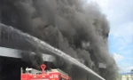 Nhà xưởng rộng hàng nghìn m2 bốc cháy dữ dội kèm tiếng nổ lớn
