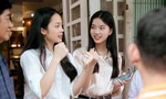 Hai thí sinh Hoa hậu Việt Nam bán tranh được 38 triệu đồng cho trẻ khiếm thính