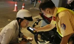 Bị phạt nồng độ cồn, tài xế ở TPHCM gọi người đến chốt CSGT