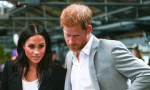 Biểu cảm chán nản của Harry khi ở cạnh Meghan gây chú ý