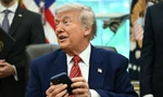 Ông Trump đe dọa khiến Apple, Samsung 'đứng ngồi không yên'