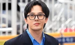 G-Dragon (Big Bang) cười khẩy khi trình diện tại Sở Cảnh sát