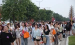 Biển người đổ về Hưng Yên