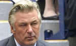 Alec Baldwin bị buộc tội ngộ sát vì gây chết người trên phim trường
