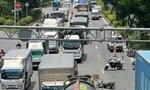 Quốc lộ qua TPHCM ùn tắc 3km sau tai nạn chết người