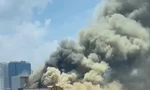Cháy khách sạn ở Hà Nội, cột khói bốc nghi ngút