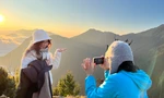 Giới trẻ săn mây, trekking trong rừng nguyên sinh phủ đầy rêu xanh đẹp như cổ tích ở Tà Xùa 