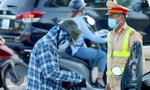 Theo chân CSGT 'dẹp loạn' xe máy trên Đại lộ Thăng Long
