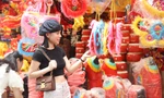 Rực rỡ sắc màu Trung thu sớm trên phố Hàng Mã