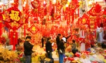 Phố Hàng Mã rực đỏ đón Tết nguyên đán Ất Tỵ