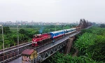 Hình ảnh chuyến tàu Hà Nội - Hải Phòng đầu tiên rời ga sau thời gian tạm dừng vì dịch
