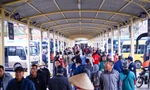 Người dân về quê đón Tết Dương lịch, bến xe ở Hà Nội 'tăng nhiệt'
