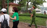 Hà Nội lập chốt ngăn người dân 'vượt rào' tập thể dục ở công viên, vườn hoa 