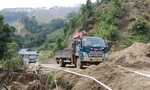 Hãi hùng đi qua cung đường hàng trăm điểm sạt lở
