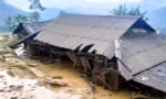Hà Giang mưa sầm sập từ đêm tới sáng, bùn đất vùi lấp nhà dân