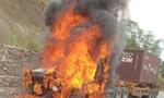 Xe container bốc cháy dữ dội trên quốc lộ đoạn qua TP Lào Cai