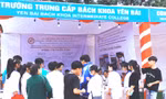Bạn trẻ tham dự ngày hội việc làm tại Yên Bái 