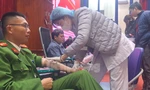 Hơn 700 người đội mưa rét hiến máu tình nguyện ở Lào Cai