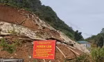 Đường tránh thành phố Sơn La sạt lở, giao thông ách tắc