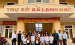 Tặng 1.300 cuốn vở cho học sinh Chôm Lôm