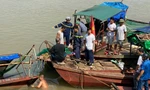 Thuyền đánh cá va chạm xà lan trên sông Hồng, 1 người tử vong