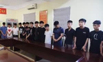 Tạm giữ 20 thanh thiếu niên mang theo dao kiếm chém người đi đường 