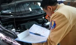 Cận cảnh CSGT kiểm định phương tiện ở trung tâm đăng kiểm Hà Nội