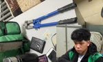 Hà Nội: Bắt giữ shipper dùng kìm cộng lực phá khóa cửa hàng loạt nhà dân để trộm cắp