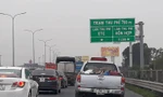 Ùn tắc dài trước trạm thu phí cao tốc Pháp Vân – Cầu Giẽ