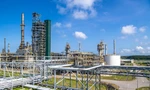 Nhà máy lọc dầu Dung Quất. 