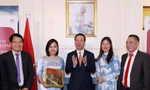 Chủ tịch nước thăm Đại sứ quán và cộng đồng người Việt tại Anh
