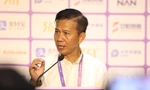 HLV Hoàng Anh Tuấn không hài lòng với các sai sót của cầu thủ Olympic Việt Nam trước Mông Cổ (ảnh Linh Hoàng)