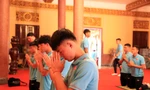 U22 Việt Nam tham quan và cầu may mắn tại Phnom Penh (ảnh Hữu Phạm)