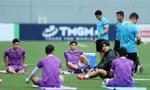 Đội tuyển Việt Nam có buổi tập đầu tiên tại Singapore chiều 28/12 (ảnh Hữu Phạm)