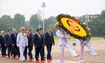 Lãnh đạo Đảng, Nhà nước và các đại biểu Quốc hội vào Lăng viếng Chủ tịch Hồ Chí Minh