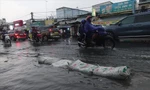 TPHCM mưa lớn là ngập, mới 'xóa' ngập 5/18 tuyến đường