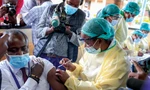 Zimbabwe đối diện nguy cơ dịch COVID-19 bùng phát trong bối cảnh trung tâm tiêm chủng chính ở thủ đô Harare hết vắc-xin Ảnh: Getty 